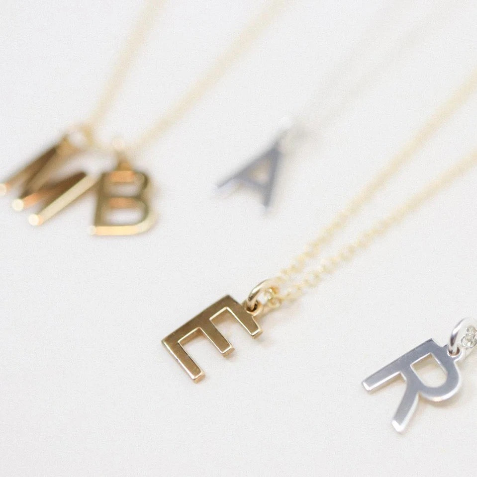 Pendant initial letter necklace